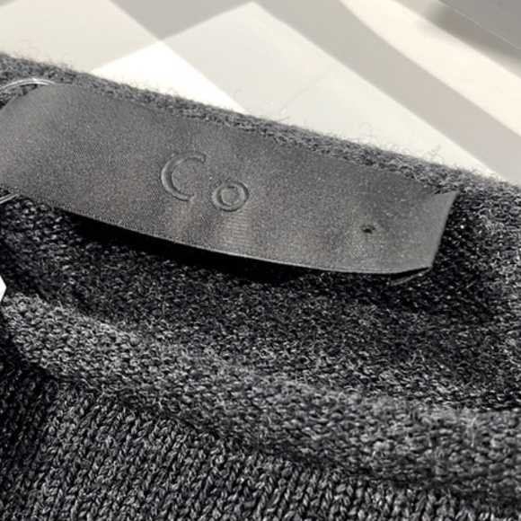 Co PF/15 Grey Cropped Bell-Sleeve Wool Pullover - Picture 7 of 8